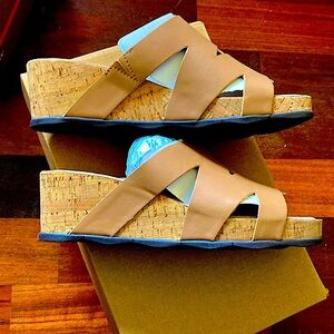 NWB~Earth, Brown size 9 M LEATHER slides/ wedges. Brand new
